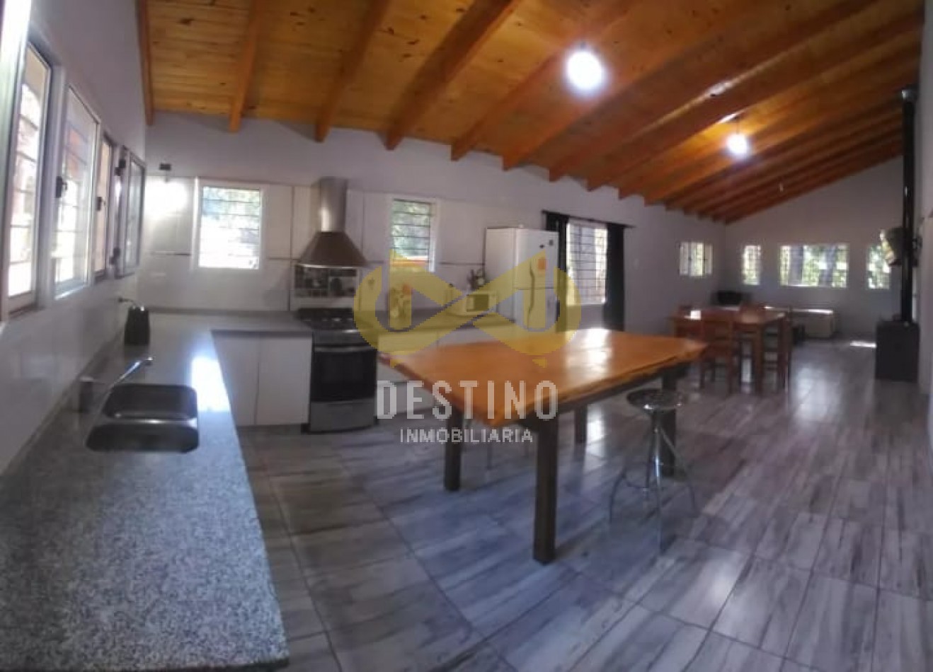¡HERMOSA PROPIEDAD CON COSTA DE LAGO EN CHOLILA!