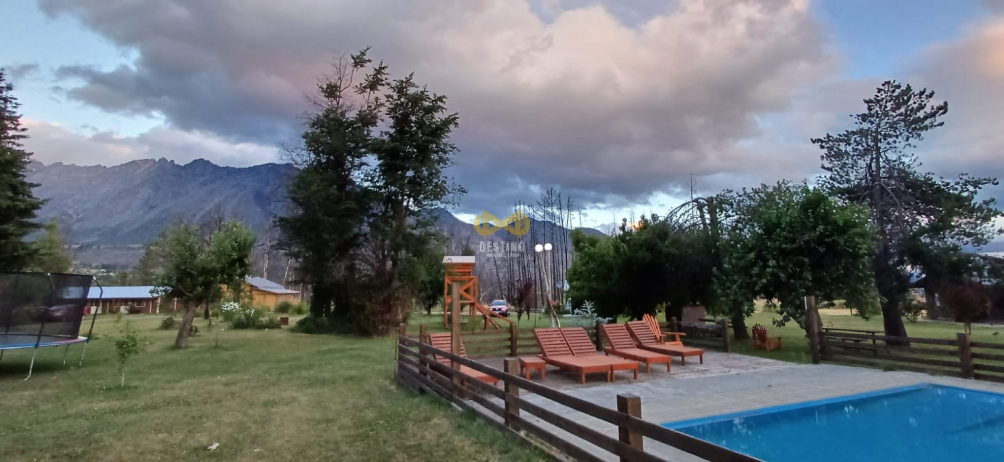 COMPLEJO EN VENTA, EL HOYO 