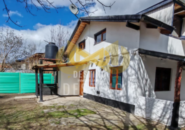 CASA EN VENTA, PLENO CENTRO DE EL HOYO!